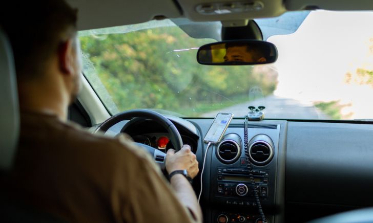 Driving on the Right: Tips for Adjusting and Safely Driving Abroad