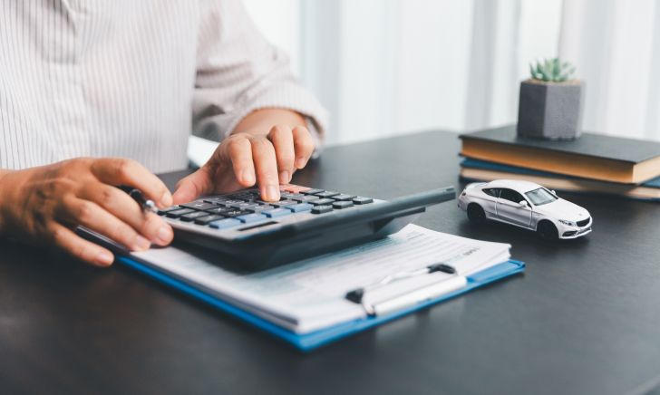 Car insurance cost calculation, highlighting easy tips to reduce expenses and save money